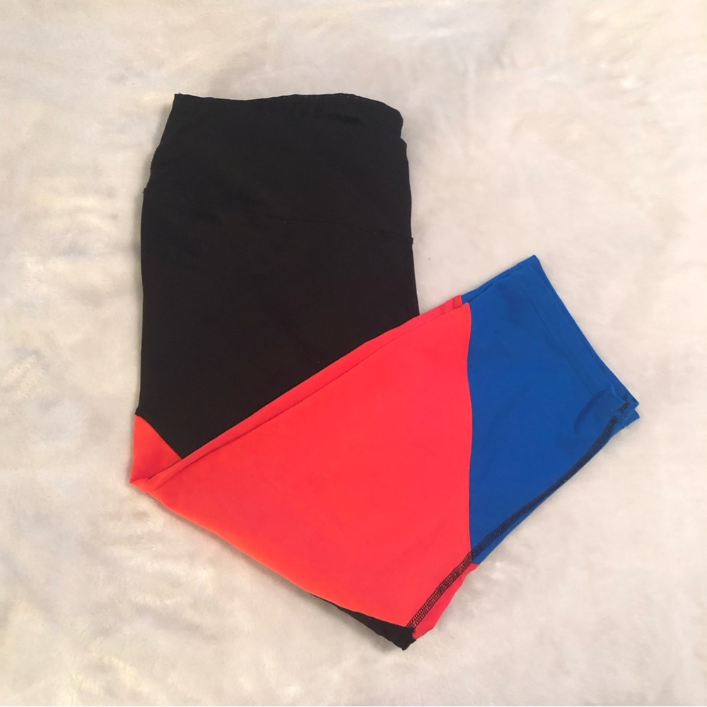 LIVI ACTIVE • Size 18/20 black, pink, and blue cropped leggings